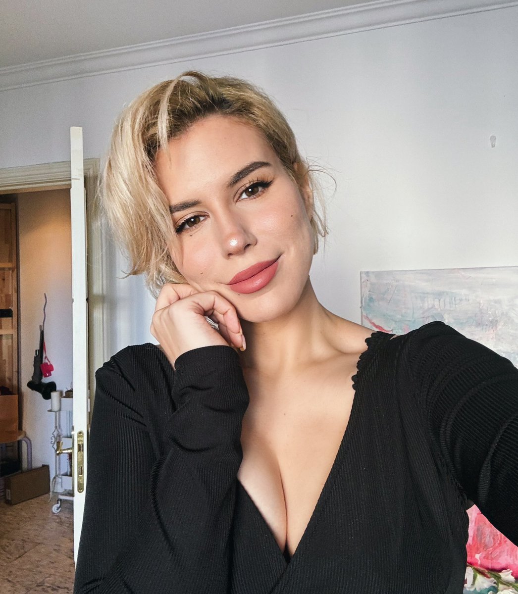 Gm to absolutely everyone ✨

Lets talk about <a href="/HakoiriOfficial/">Hakoiri</a> 💖

A brand new game coming to <a href="/solana/">Solana</a> and <a href="/steam/">Steam</a>🌸