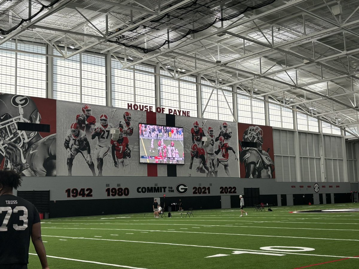 Thank you for the opportunity to be up at THE University Of Georgia I enjoyed myself GO DAWGS🐶
 6’1
195lbs
33’ vert
4.5 40 yard dash
9ft broad jump
76’ wingspan  <a href="/CoachSchuUGA/">Glenn Schumann</a> <a href="/RustyMansell_/">Rusty Mansell</a>  <a href="/RecruitGeorgia/">Recruit Georgia</a> <a href="/coachrogersdut1/">Will Rogers</a> <a href="/CoachDeMeio1/">Darren DeMeio</a> <a href="/SC_PANTHER_FB/">SUMTER COUNTY HS FOOTBALL</a> <a href="/coachsellersd/">@coachsellers</a>