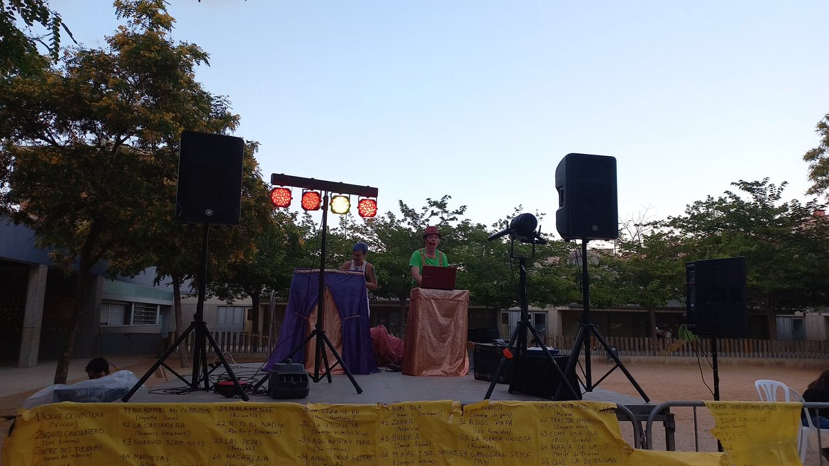 afatarradellas's tweet photo. Comença el bingo musical del #TarraFest!!! https://t.co/74PoWfWqmO