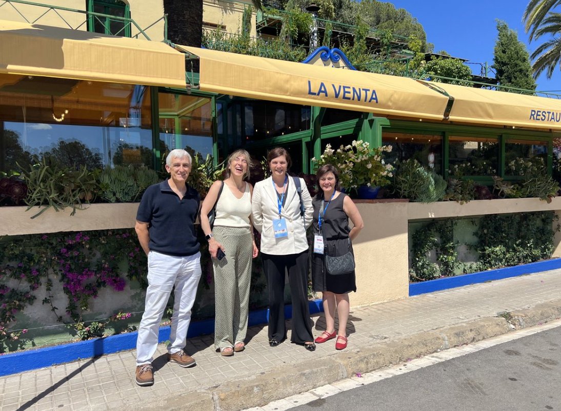 MadameSurgeon's tweet photo. Meeting with GI colleagues at the InSIGHT meeting in Barcelona- mapping out plans for 2 centers in Spain to join PRECEDE. Collective action to detect pancreatic cancer early! #MooresCancerCenter #Precede #EarlyDetection https://t.co/r73t2y9Rg5