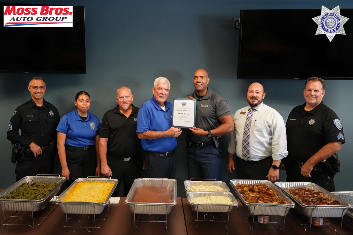 SanBernardinoPD's tweet photo. LUNCH IS SERVED 🚨
@SBPD_CHIEF
#SBPD #Luncheon #MossBros #SanBernardino #Community https://t.co/gN2VzVlw2a