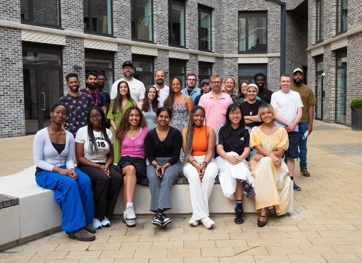 KingsTrust's tweet photo. The celebrations for the last day of Tom Davis's creative writing course are here! Congratulations to ALL the young people who completed the 5-day course in London. @BigTomD

#PrincesTrust #TomDavis #CreativeWriting #FreeCourse https://t.co/IYooln26DX