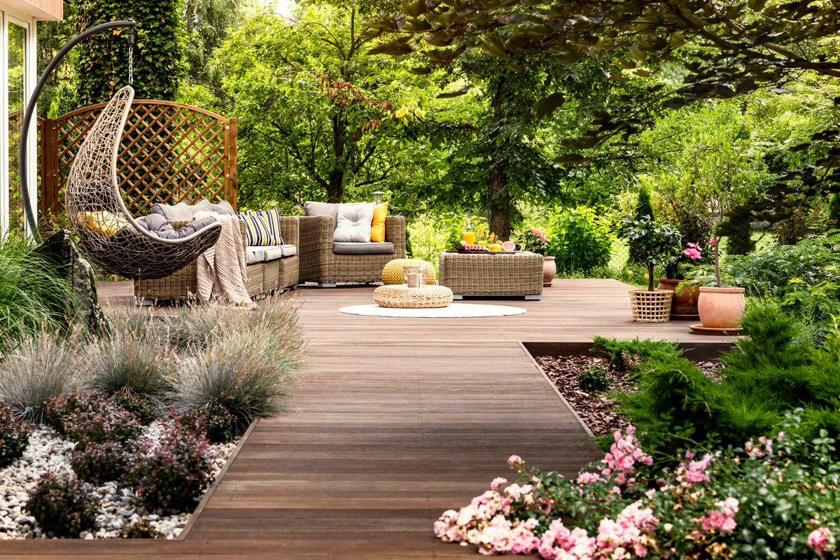 Properly_UK's tweet photo. GARDEN IMPROVEMENTS THAT ADD THE MOST VALUE TO YOUR HOME. Most people wanting to sell their property focus on preparing the interior – which makes perfect sense! But are there garden improvements that add value to your home?

https://t.co/f2BbXGxbiQ https://t.co/Sbqvu1ePBd