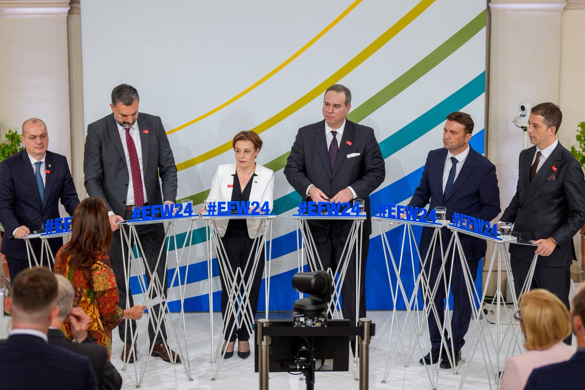 MFA_MNE's tweet photo. Fruitful #FM's discussions in Göttweig🇦🇹
🔹Initiatives like “Friends of the Western Balkans” greatly contribute to the success of #negotiationprocesses.
🔹Montenegro's progress was praised, positive IBAR will propel us into a crucial & well-deserved final phase of #EU integration https://t.co/Gb8bLfLmJg