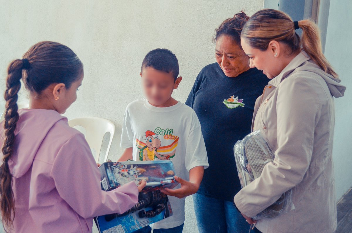 DIFVictoriaTam's tweet photo. Esta mañana nuestra Presidenta Lucy de Gattás visitó el albergue del CEDIF 1 para poder entregar diferentes apoyos y platicar con las familias que hicieron uso de este espacio. 🌧️💟

#TeQuieroMás #TransformandoVictoria #DIFVictoria #CdVictoria https://t.co/2I8gwXq1B8