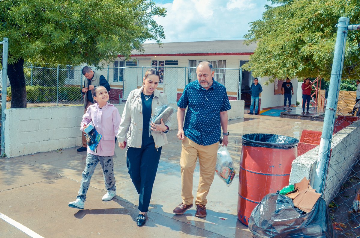 Esta mañana nuestra Presidenta Lucy de Gattás visitó el albergue del CEDIF 1 para poder entregar diferentes apoyos y platicar con las familias que hicieron uso de este espacio. 🌧️💟

#TeQuieroMás #TransformandoVictoria #DIFVictoria #CdVictoria