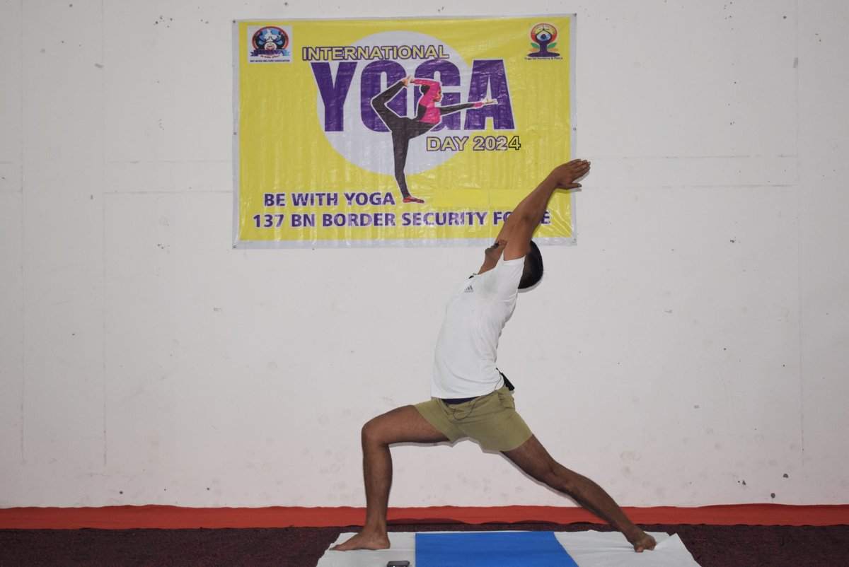 B_Point24x7's tweet photo. This #IDY2024, we salute the Border Security Force personnels for their dedication to yoga, keeping them strong and ready to serve. #YogaForSelfAndSociety #YogaWithBSF https://t.co/3nGRvpK2w6