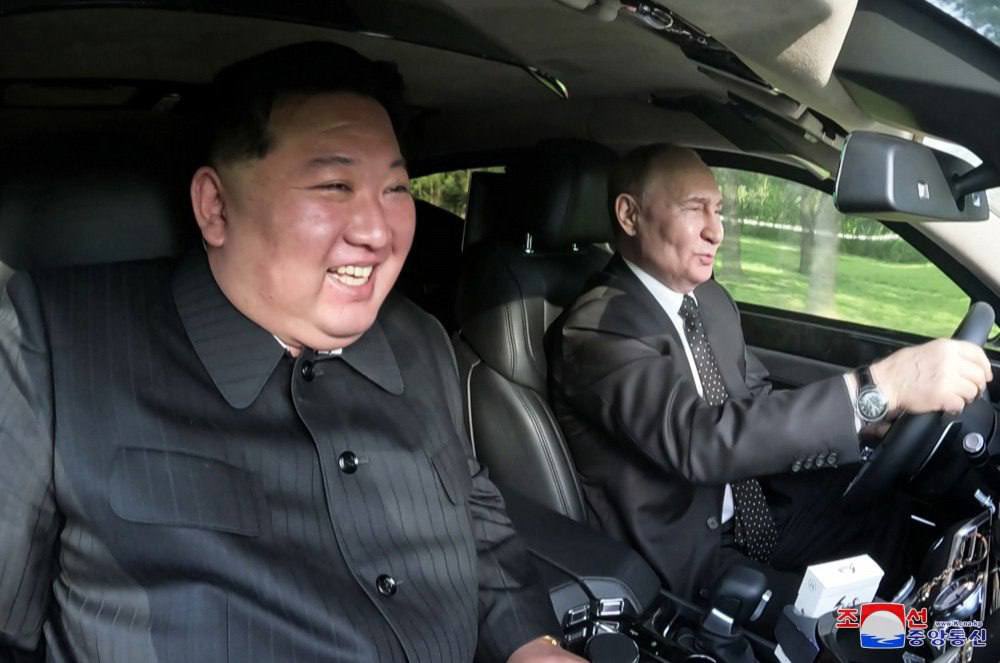 GM

You and your crypto buddy after cashing out that 100x memecoin...