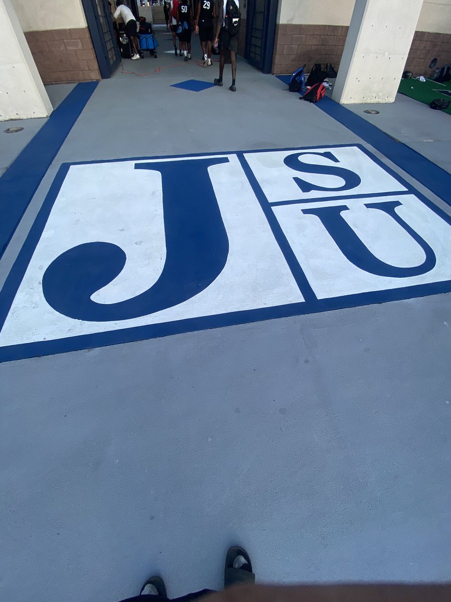 KimbleDeshun's tweet photo. Had a great day at JSU and especially with the D-line coach of JSU @_CoachJames 
@PUREYouthAA #gotigers https://t.co/cxu2kgzX0Y
