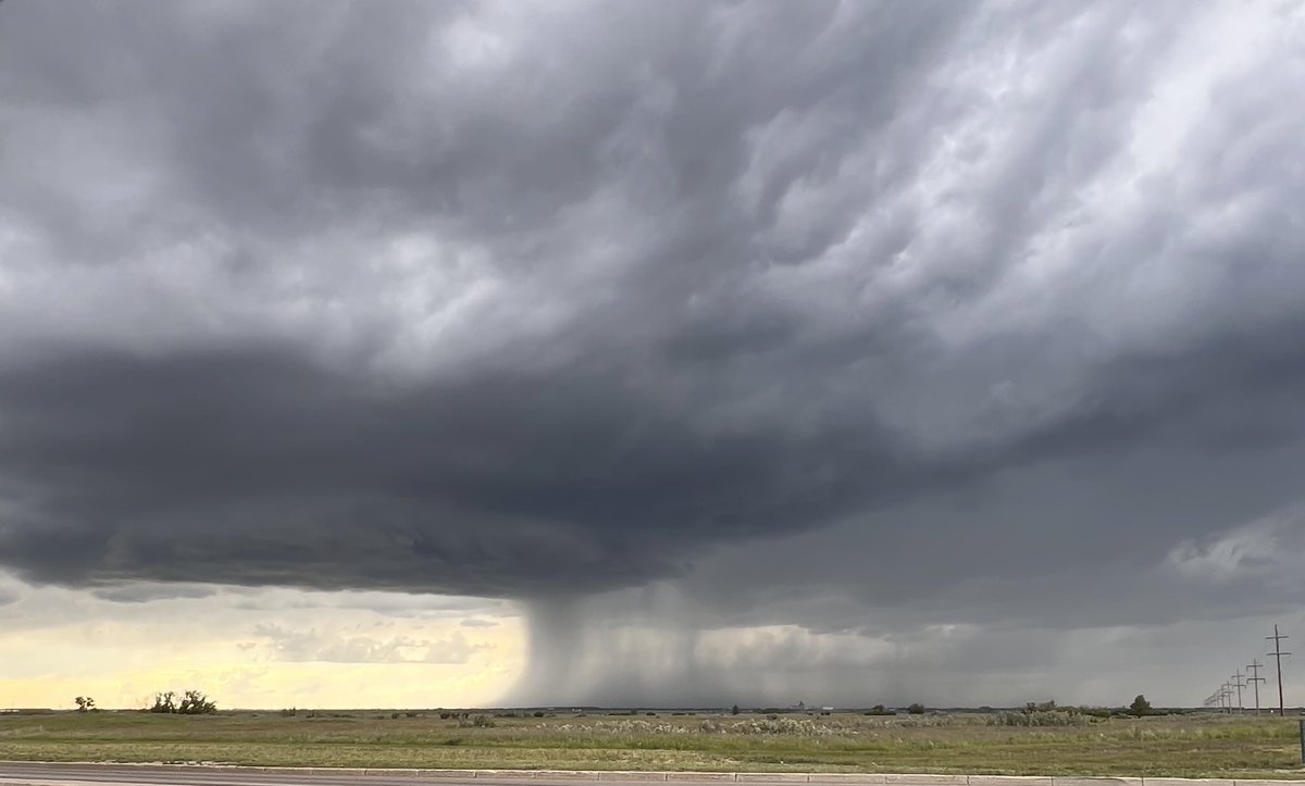 harder_water's tweet image. This is why we will never have enough rain gauges if we want an accurate sense of how much rainfall a particular field receives. Lots of storms on the move right now. #SpatialVariability