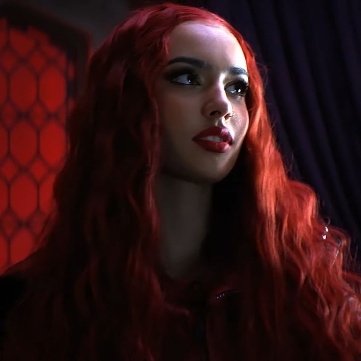unit3ryen_'s tweet photo. "i don't my life 
ruled by some queen
look into my eyes 
see the fire in me
burn it down
till all they're seeing now is
red, red, red, red" ♥️✨️

está no repeat o hino da nossa queen Red
#DescendantsRiseOfRed https://t.co/eI0pPcecTQ