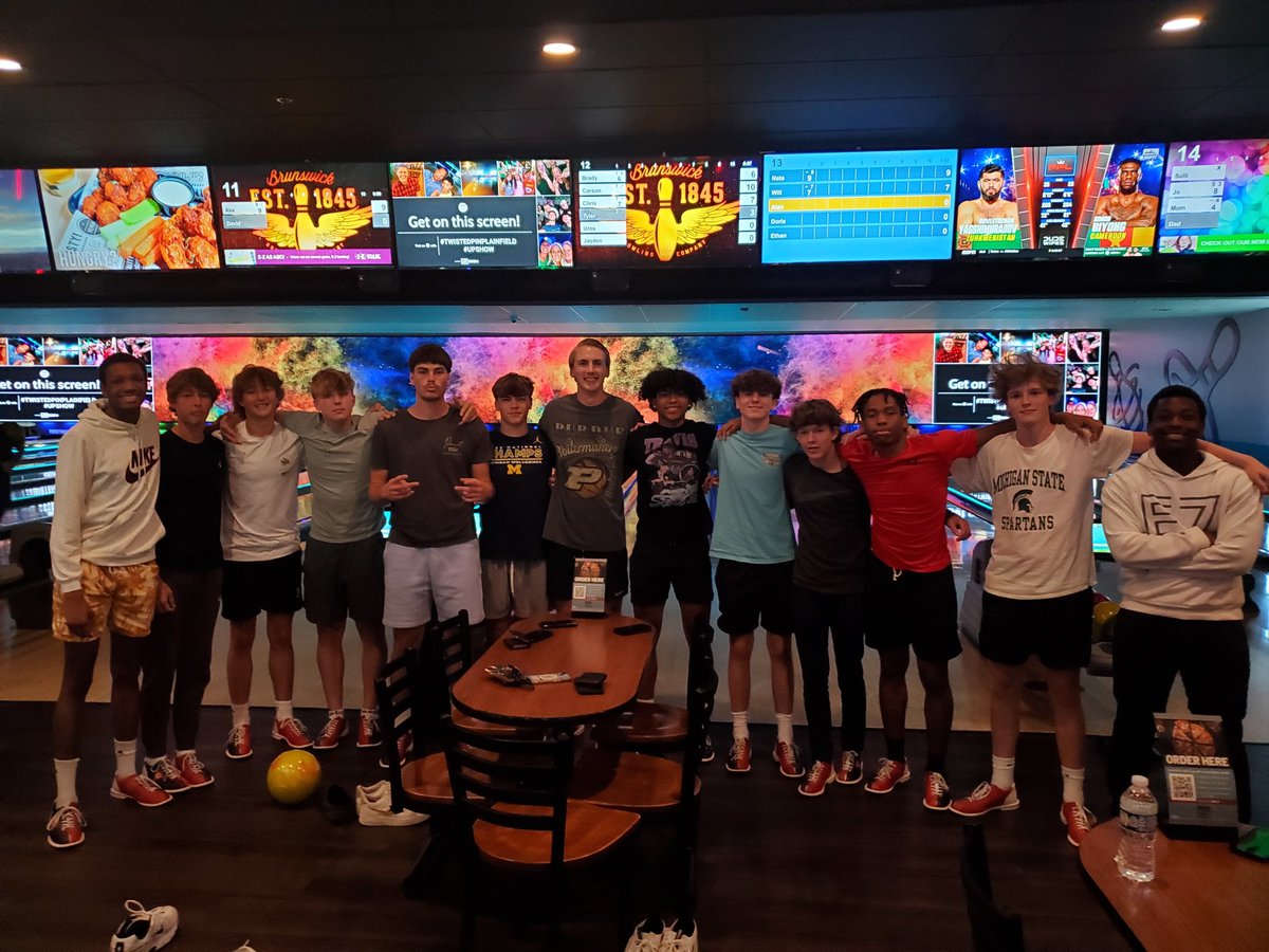 Having a great time at the Romeoville live event this weekend. Great basketball with an outstanding group of guys! #teambonding
