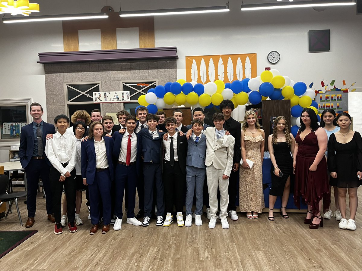 StVincentOak's tweet photo. Congratulations Class of 2024! Shine brightly! ✨ https://t.co/Yp71C2VWkg