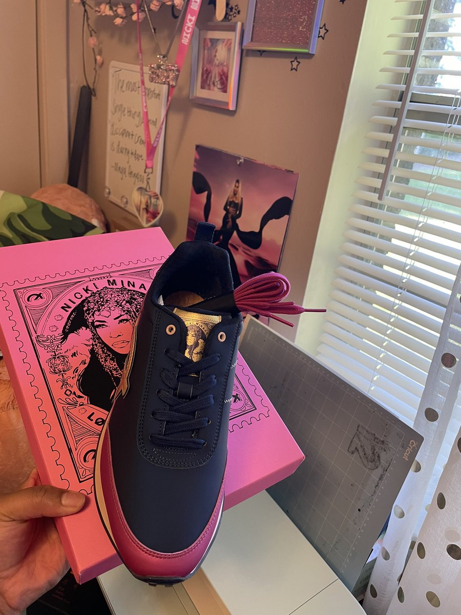 justTayforshort's tweet photo. My second and favorite pair of @lociwear #LociNicki 💗💙💜. I promise these are the flyest shoes out🗣️🔥‼️. The details are never ending🤧. My Muva know she know how to put out some good $hit😝 @NICKIMINAJ https://t.co/X5uWJR1fyd