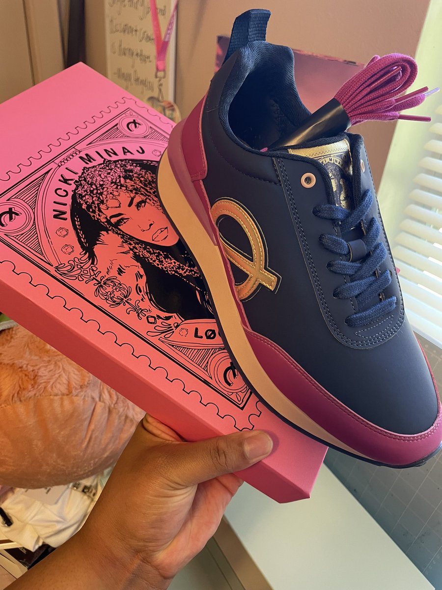 justTayforshort's tweet photo. My second and favorite pair of @lociwear #LociNicki 💗💙💜. I promise these are the flyest shoes out🗣️🔥‼️. The details are never ending🤧. My Muva know she know how to put out some good $hit😝 @NICKIMINAJ https://t.co/X5uWJR1fyd