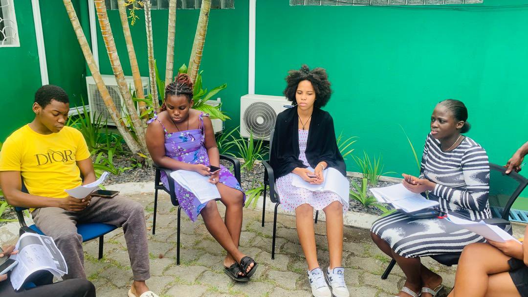 ongddb's tweet photo. Ils sont formidables nos jeunes #Négociateurs🇬🇦👏🏿♻️💪🏿! 
Ce vendredi 21 juin à la maison verte du @undpgabon , nos jeunes  climatodefenseurs ont continué leurs formations sur l’exercice de #simulation #COP.  @AFD_France @UNICEFGabon @GabonClimat @Franceaugabon https://t.co/HVDcHJ8FUu