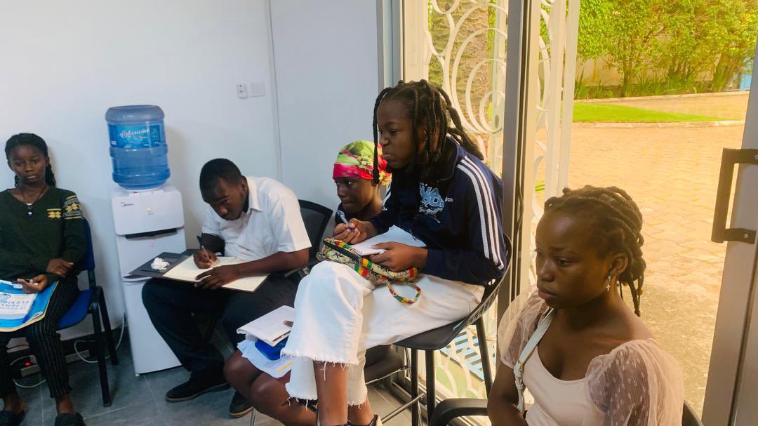 Ils sont formidables nos jeunes #Négociateurs🇬🇦👏🏿♻️💪🏿! 
Ce vendredi 21 juin à la maison verte du <a href="/undpgabon/">PNUD GABON</a> , nos jeunes  climatodefenseurs ont continué leurs formations sur l’exercice de #simulation #COP.  <a href="/AFD_France/">Agence Française de #Développement (AFD) 🇫🇷 🇪🇺</a> <a href="/UNICEFGabon/">UNICEF Gabon</a> <a href="/GabonClimat/">ConseilClimatGabon</a> <a href="/Franceaugabon/">France au Gabon</a>