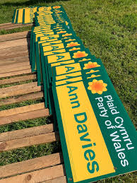 My Poll of the Placards has resumed. It is random and  subject to confirmation bias. Today’s drive from Carmarthen to Emlyn was quite instructive:

Ann Davies (Plaid Cymru): 16
All other parties: 0

It does suggest that the others are not getting their feet onto the ground.