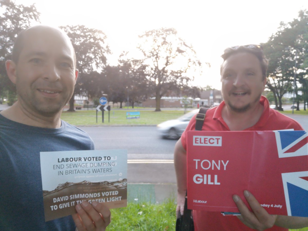 Painting the town red for Tony Gill on a Friday night! 🌹

But why did David Simmonds vote to turn our rivers brown? 🤮