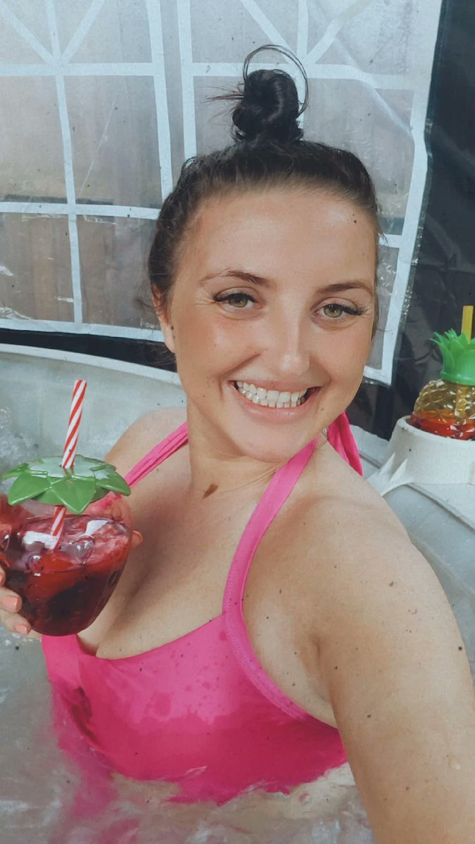 shell9876's tweet image. Hot tubs nights like these...with the girls @LaLaaaX89X