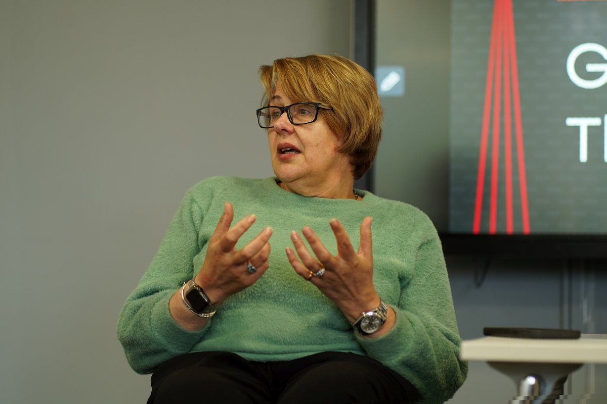 WalesRugbyL's tweet image. A very special guest on the eve of Saturday's decisive World Cup qualifier.

Welsh sporting legend, @Tanni_GT spoke with the squad and presented players with their match shirts ahead of the match in Netherlands.

Watch live on YouTube at 3pm BST.

#RedThread | @PenalltaPhoto