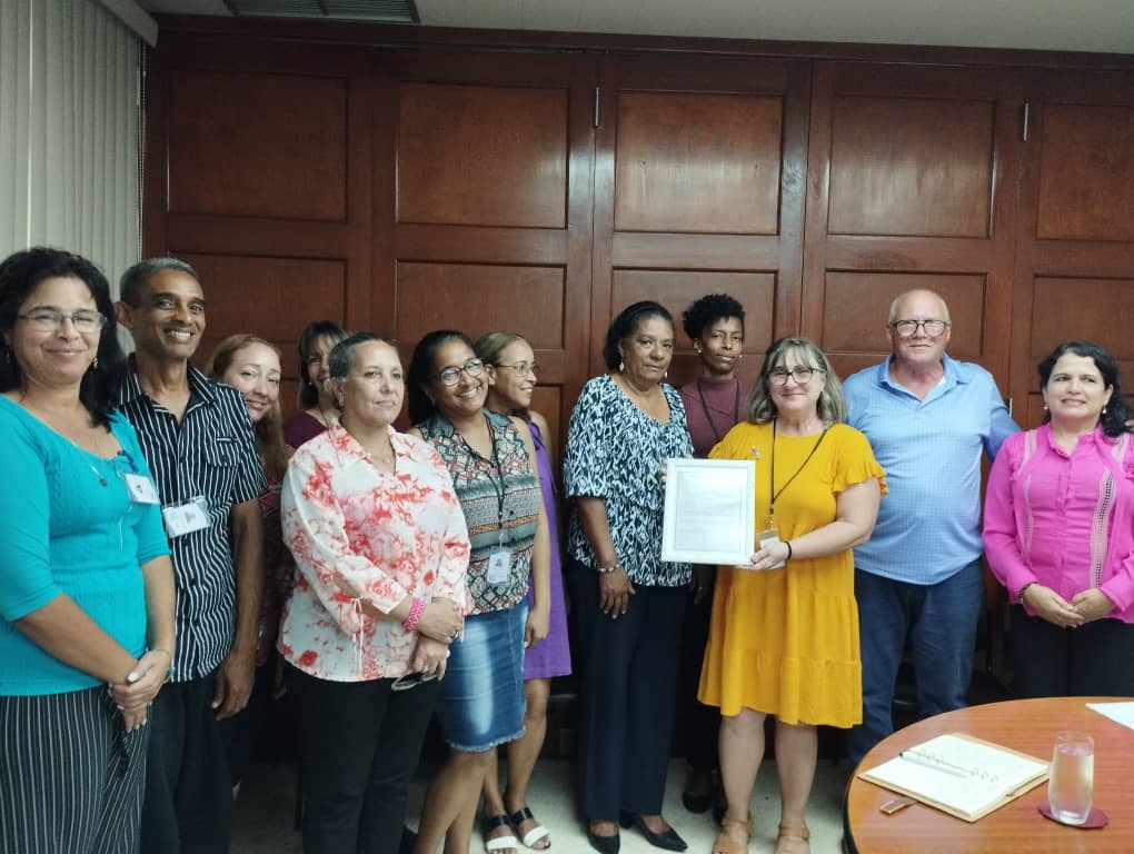citmacuba's tweet photo. En tercer aniversario de comunicación sobre efectividad de vacuna #Abdala, el Órgano Nacional de Acreditación de la República de Cuba, ONARC, entregó Certificado de Acreditación a Laboratorio Ensayos Biológicos I de @CIGBCuba para ensayo de determinación de potencia de vacunas https://t.co/3pgx2gSesf