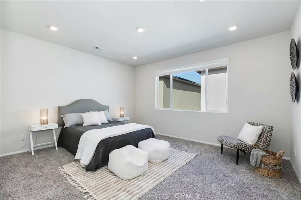 📞🎉 We've helped more immigrant families settle down! This East Los Angeles Ontario single-family home for $738K was completed with one-stop service from purchase to loan assistance.  #RealEstate #HomeBuying #OntarioCA #ImmigrantSupport