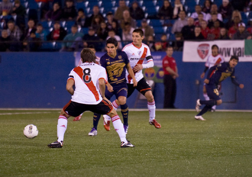 silveragesoccer's tweet photo. The last time @PumasMX came to Detroit was early Feb 2012. They defeated Vasas SC 🇭🇺 and Club Atlético River Plate 🇦🇷 to win the Amerisoccer Club Championship at the Pontiac Silverdome
[Hour Detroit] https://t.co/rArkJHRWPG