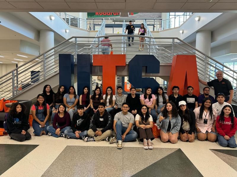 UTSACOLFA's tweet photo. For the past two weeks, the Spanish Heritage Language students from Valley View High School in Hidalgo, Texas have been at UTSA as a part of a dual credit program, which allows them to work towards a minor in Spanish studies from UTSA.
#UTSA #UTSACOLFA https://t.co/DT445nWCER