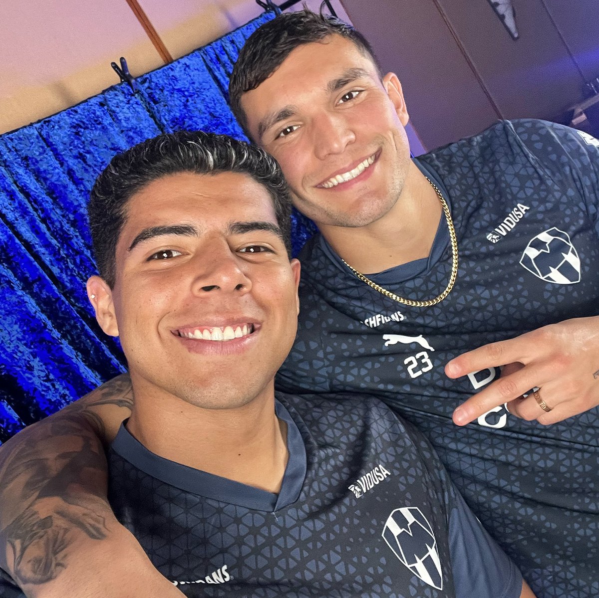 It's #NationalSelfieDay! 🤳 Share your selfie wearing your Rayados Jersey. 👕 💙🤍