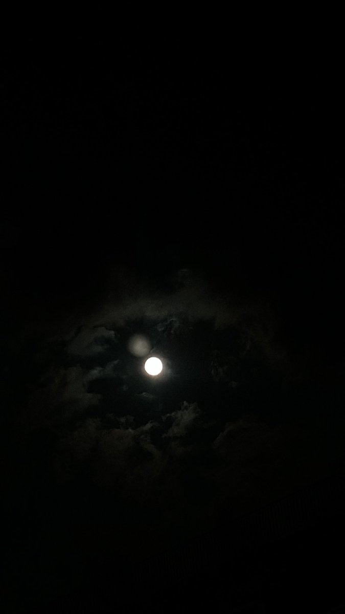AytulTuran's tweet photo. #dolunay seni severim gölge yanını da severim 🌕 https://t.co/L6l8sYzoqz