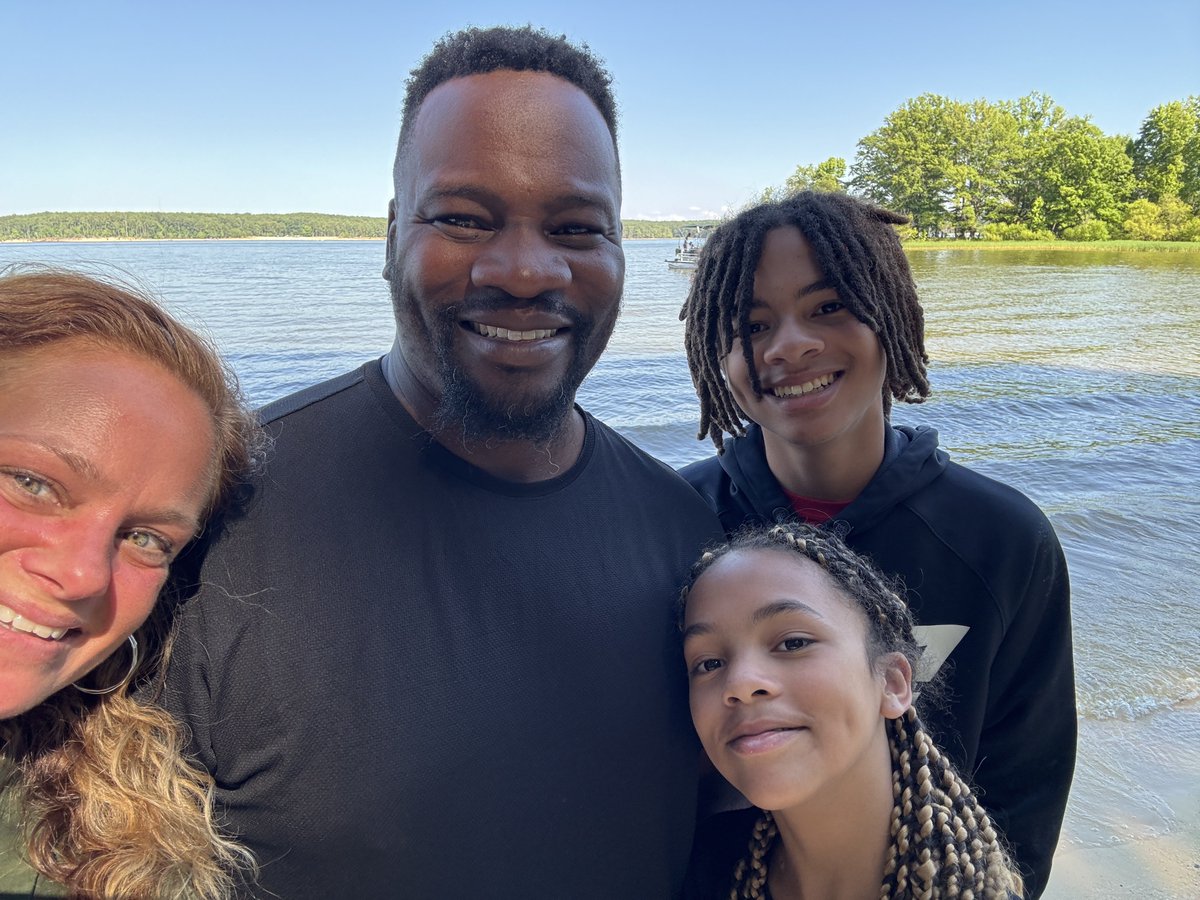 CoachjayhGraham's tweet photo. Hanging With The Fam #JordanLake https://t.co/mpf9jM71TZ