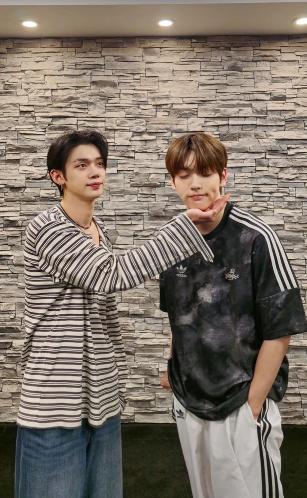 :¨ ·.· ¨:
`· . ౨ৎ u received a yeonbin hug filled with gratitude and love! 🫂 ɞ
to : @cdynya
⭑ from : anonymous