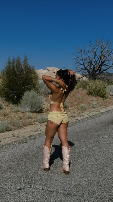 Looking for a cowgirls strap to ride 🤠🌵 https://t.co/sz5VsjYm7y<a href="/tag/mvsales"class="tags"><span>#mvsales</span></a>