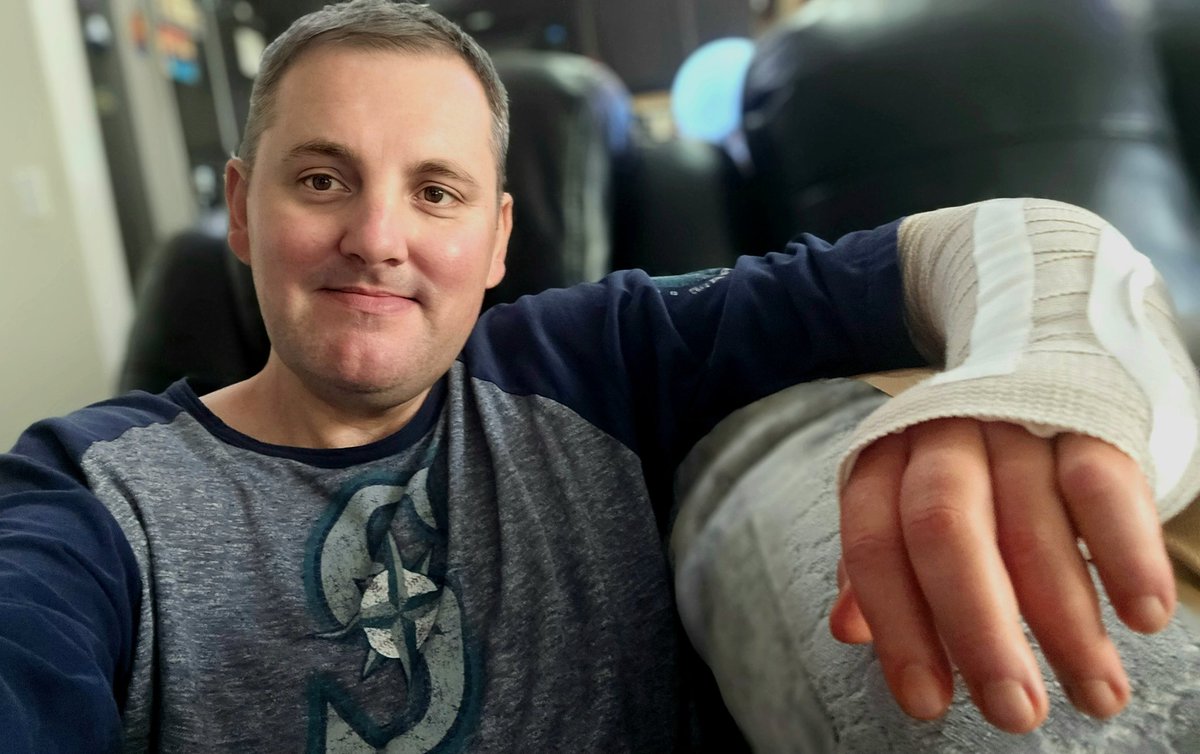 ADriftingNerd's tweet photo. Any #FrogsFans out there able to help me secure one of these amazing @JRODshow44 Pop!s I had surgery this week and am unable to attend yet I need this Pop to go with my @Mariners #Funko collection. https://t.co/7kE3RQqTWK
