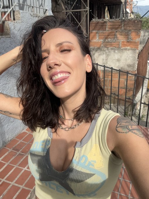 Hey y&rsquo;all;  It&rsquo;s happening. I&rsquo;m accepting new clients again. Have you been wanting to level up in your<a href="/tag/newprofilepic"class="tags"><span>#newprofilepic</span></a>