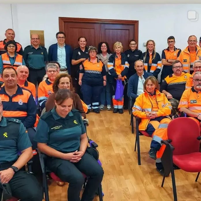 Pcbomberosvla's tweet photo. Ayer acudimos a la formación, impartida por la subdelegación de gobierno, sobre violencia de género.
Junto con el resto de la familia naranja y el cuerpo de la Guardia Civil, aprendimos los protocolos del punto violeta.

#proteccioncivillaadrada #LaAdrada #puntovioleta #formacion https://t.co/WoYv8yq4V4
