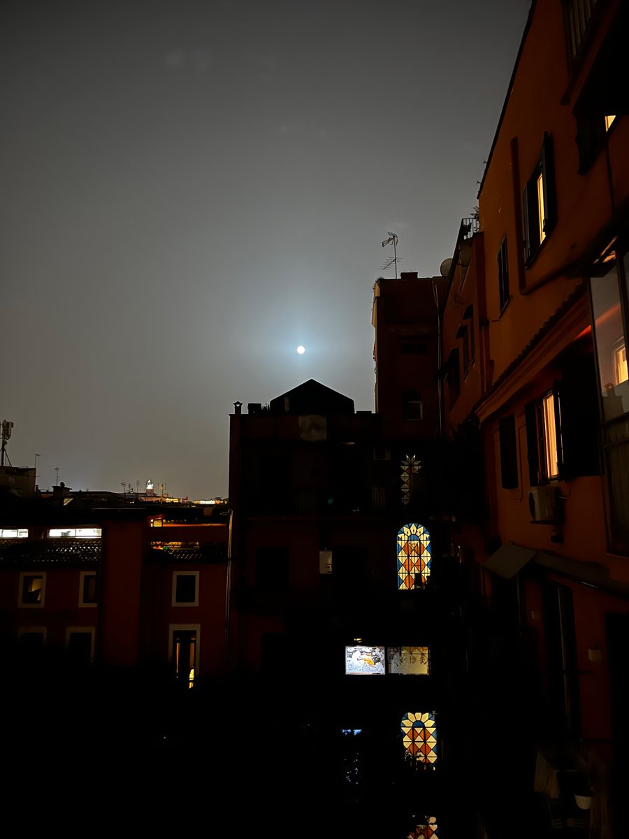 ローマでの満月！