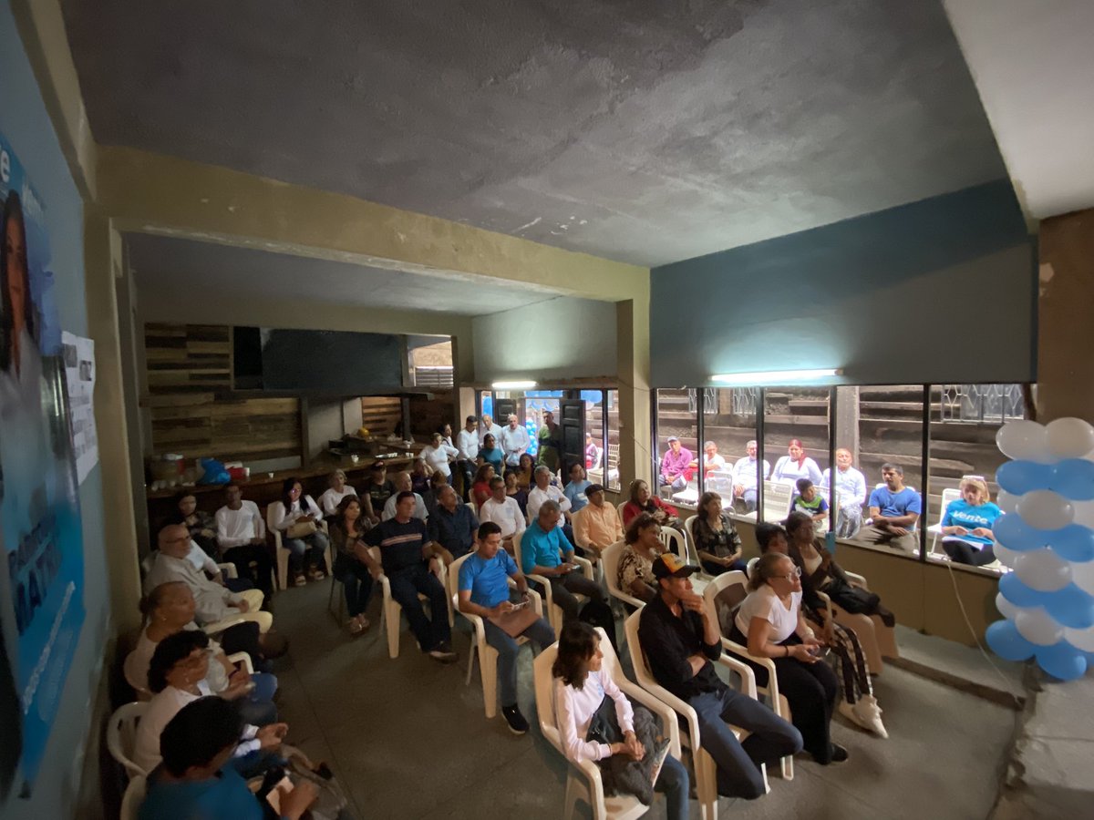 Martha Hernández (<a href="/marthamda/">Martha Hernández</a>), Coordinadora Estadal de <a href="/VenteMerida/">Vente Mérida</a> desde el encuentro con Colegios Ciudadanos en el municipio Campo Elías:

“Hoy estamos viviendo el proceso más importante personal y familiar de nuestras vidas. Tenemos una responsabilidad enorme con nuestro país”