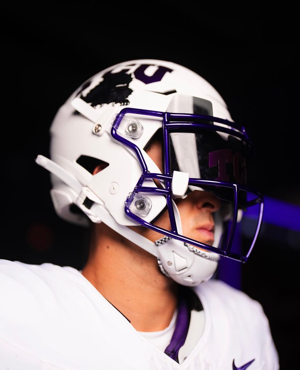 UNISWAG's tweet photo. The helmet options for @TCUFootball 

#uniswag https://t.co/YWHiPgBUEt