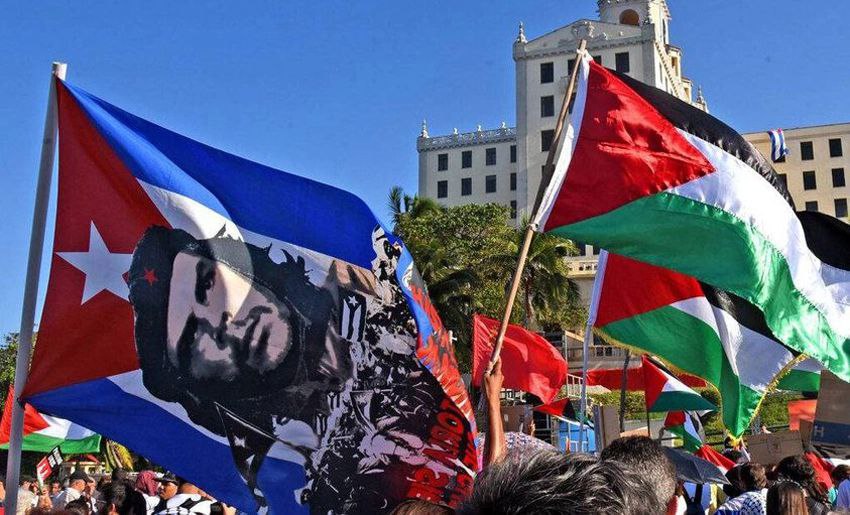 La República de Cuba se incorpora como Tercer Estado en la demanda de Sudáfrica contra el estado terrorista de Israel ante la Corte Internacional de Justicia, por la transgresión de la Convención sobre el Genocidio. ¡Viva Palestina Libre!

#CubaPorLaVida  🇵🇸🇨🇺