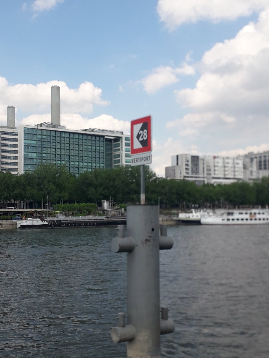 ⚠️ DANGER ⚠️
#NonAuxTaxisVolants 🚫🚁
<a href="/Taxis_Volants/">Taxis-Volants Non Merci</a>