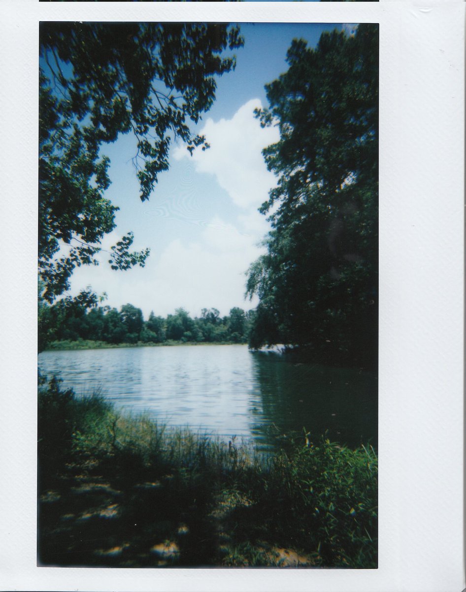 Gaige_404's tweet photo. Walked around a park with my lomoinstant wide. It was so fun exploring all the places around the park, especially all the side paths.

#instantphotography #photography #landscapephotography #instax #lomography #park #lake https://t.co/HcXNFV4ZFH