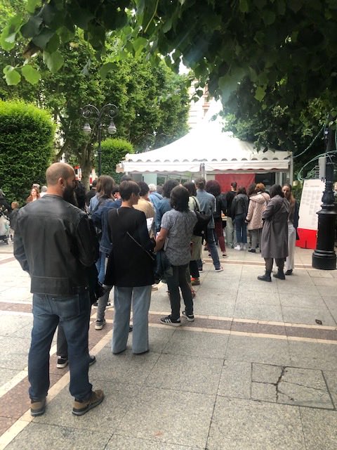 Divertidísima presentación de ⁦<a href="/montypeiro/">Monty Peiró</a>⁩ de su “El diablo vino a mi. Género, drogas y rock and roll” en Gijón ⁦<a href="/SaigonEditorial/">Saigón Editorial</a>⁩ . No se la pierdan. Tampoco al libro porque nos cuenta todo lo que al rock and roll le queda para ser rrrrrbelde!