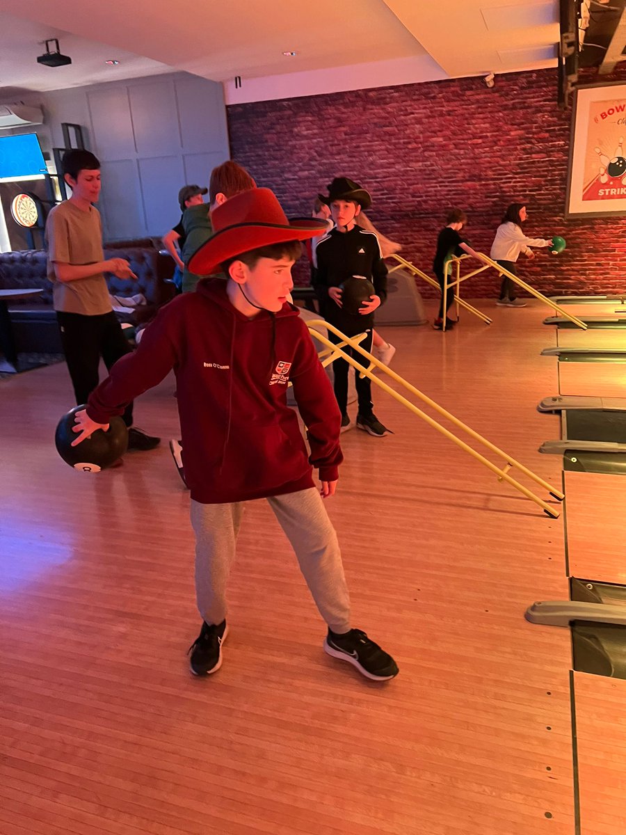 MsOConnorsClass's tweet photo. The seniors and staff enjoyed bowling. https://t.co/IZ9gDFaHUO