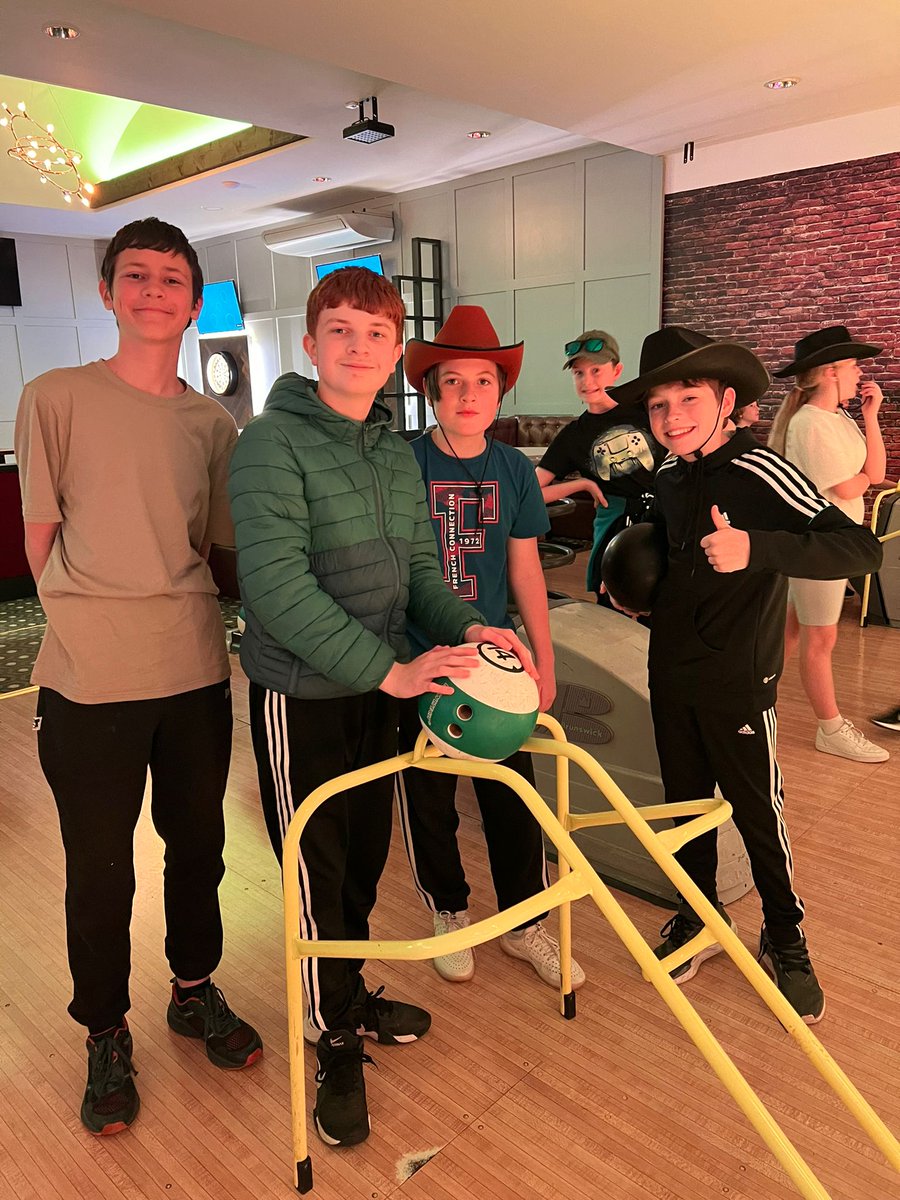 MsOConnorsClass's tweet photo. The seniors and staff enjoyed bowling. https://t.co/IZ9gDFaHUO