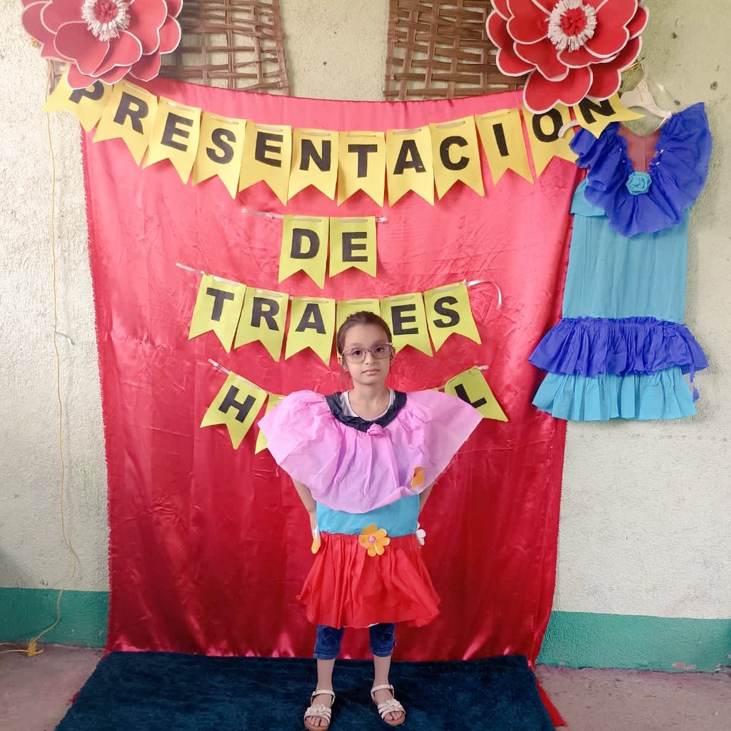 Pasarela trajes de Huipiles, creados y confeccionados con material reciclado por madres de familia, docentes y educadoras comunitarias de Educación Inicial, promoviendo creatividad, innovación, en homenaje a nuestros antepasado que confeccionaron las prendas de vestir.🎊🎊🎊