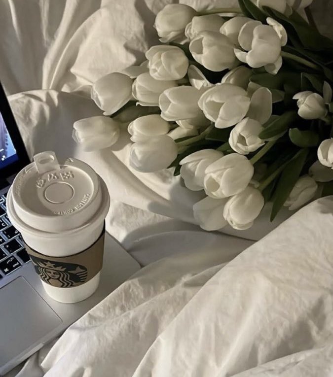 أودّ أن أبقى مُشعة دائمًا ، أشع بالحُب والسلام والهدوء ، وأن تجد الحياة الهنيئة من صدري مكانًا آمنا ومناسبًا للاستقرار .