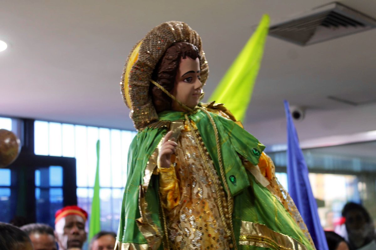 #21Jun ¡Si San Juan lo tiene, San Juan te lo da! Al ritmo del tambor recibimos en la sede de Mariño de Todos a las Cofradías de San Juan Bautista declaradas por la <a href="/UNESCO_es/">UNESCO en español 🏛️#Educación #Ciencia #Cultura</a> como Patrimonio Cultural Inmaterial. ¡Viva San Juan! #DeLaManoConMaduro