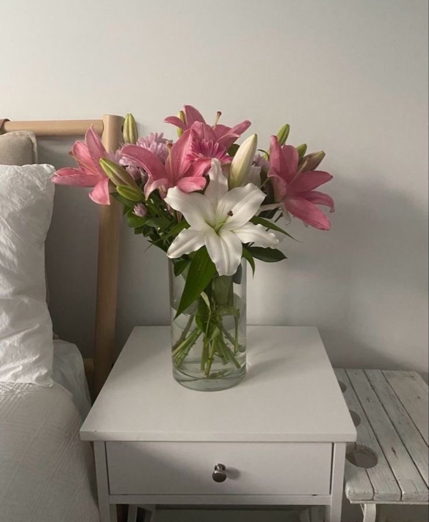 i3Moment's tweet image. Lilies